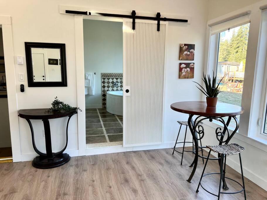 Country Home, Sleeps 6 Pets Friendly Port Alberni Bagian luar foto