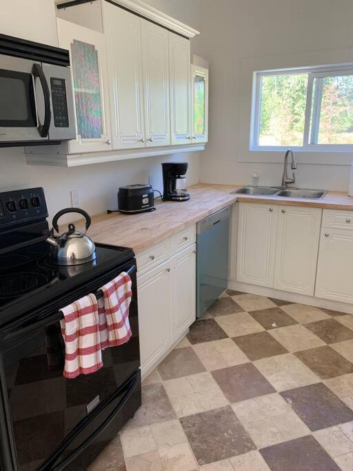 Country Home, Sleeps 6 Pets Friendly Port Alberni Bagian luar foto