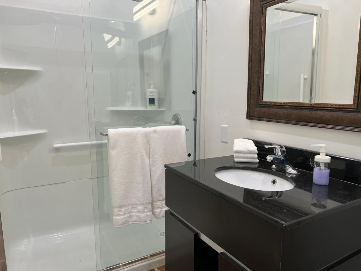 Country Home, Sleeps 6 Pets Friendly Port Alberni Bagian luar foto