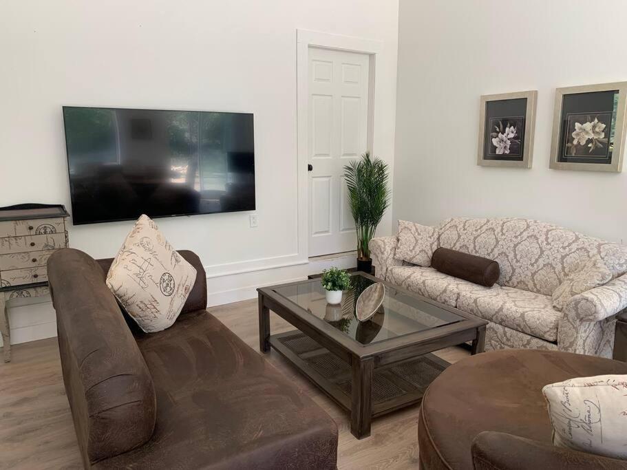 Country Home, Sleeps 6 Pets Friendly Port Alberni Bagian luar foto