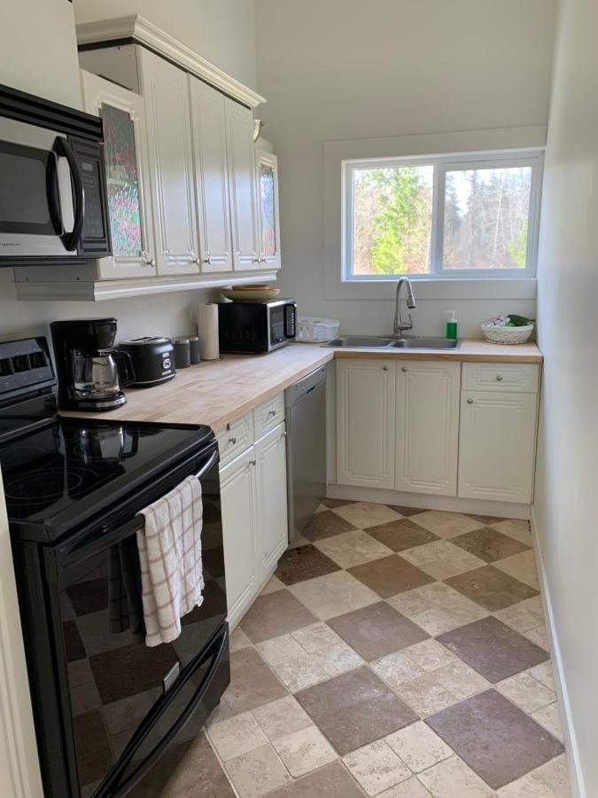 Country Home, Sleeps 6 Pets Friendly Port Alberni Bagian luar foto